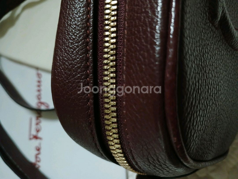 페라가모 카메라백--1