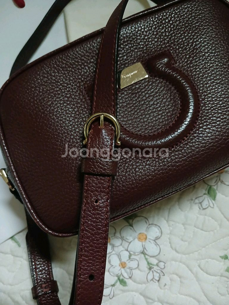 페라가모 카메라백--4