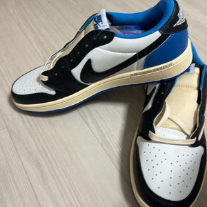 조던1 트래비스 스캇 판매합니다.