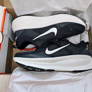 나이키 런닝화 보메로18 와이드 270 275 새제품