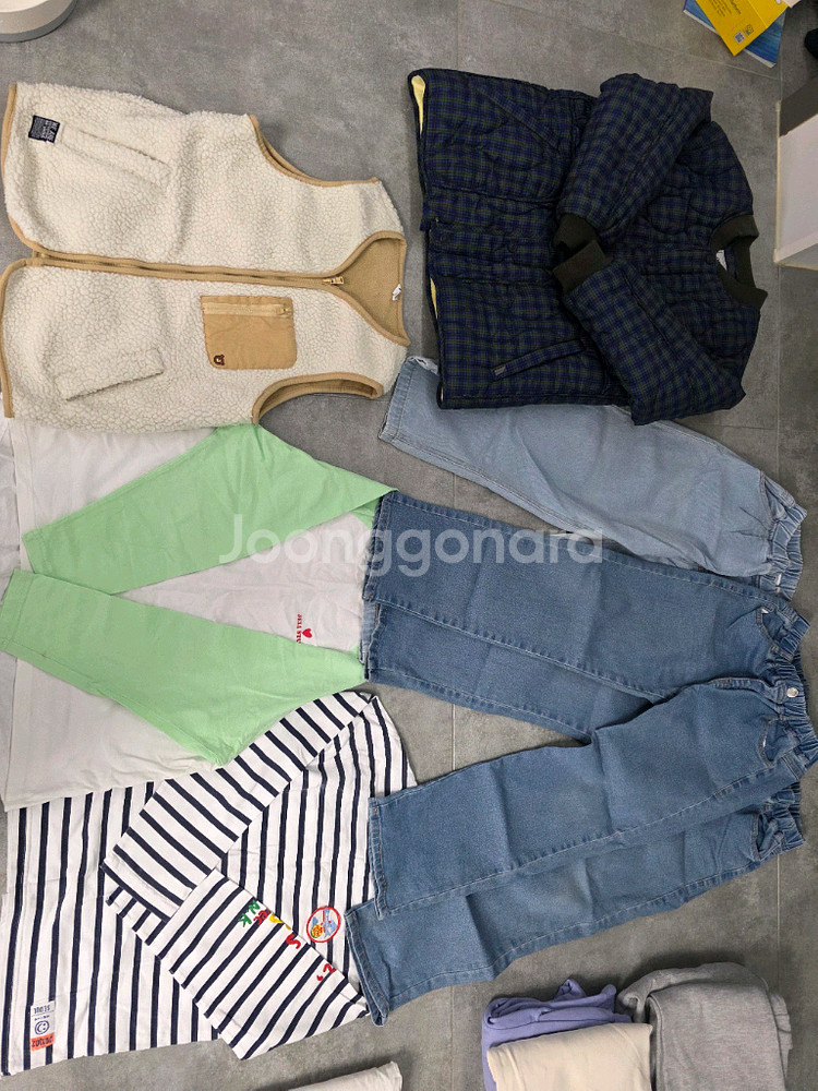 남아 140사이즈 옷 7벌 일괄 판매(아우터, 조끼, 청바지3, 티2)--0