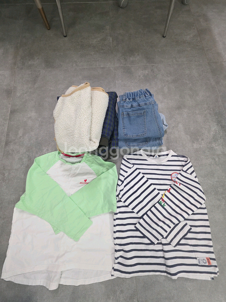 남아 140사이즈 옷 7벌 일괄 판매(아우터, 조끼, 청바지3, 티2)--8