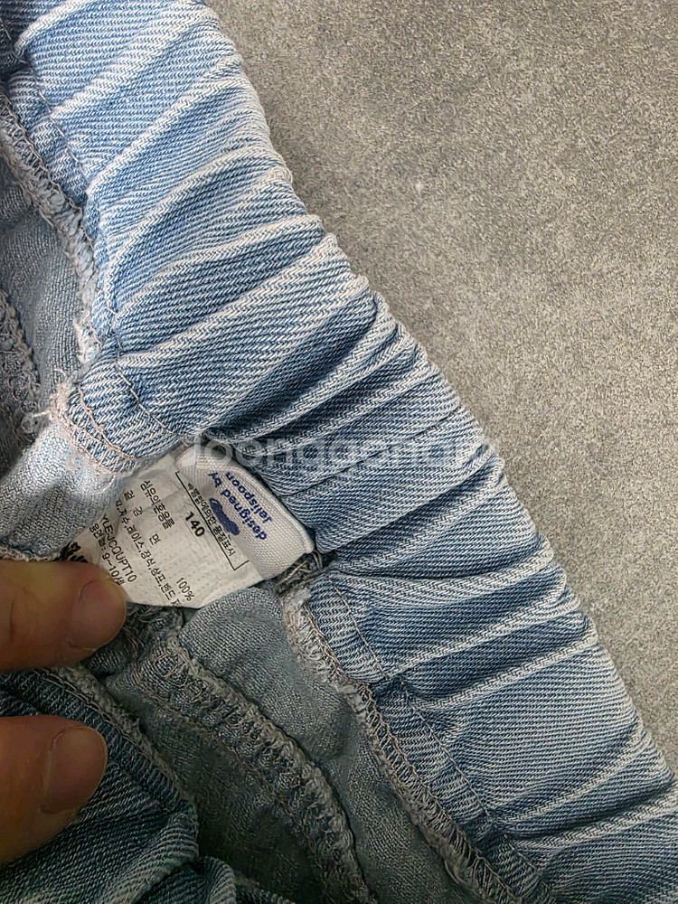 남아 140사이즈 옷 7벌 일괄 판매(아우터, 조끼, 청바지3, 티2)--6