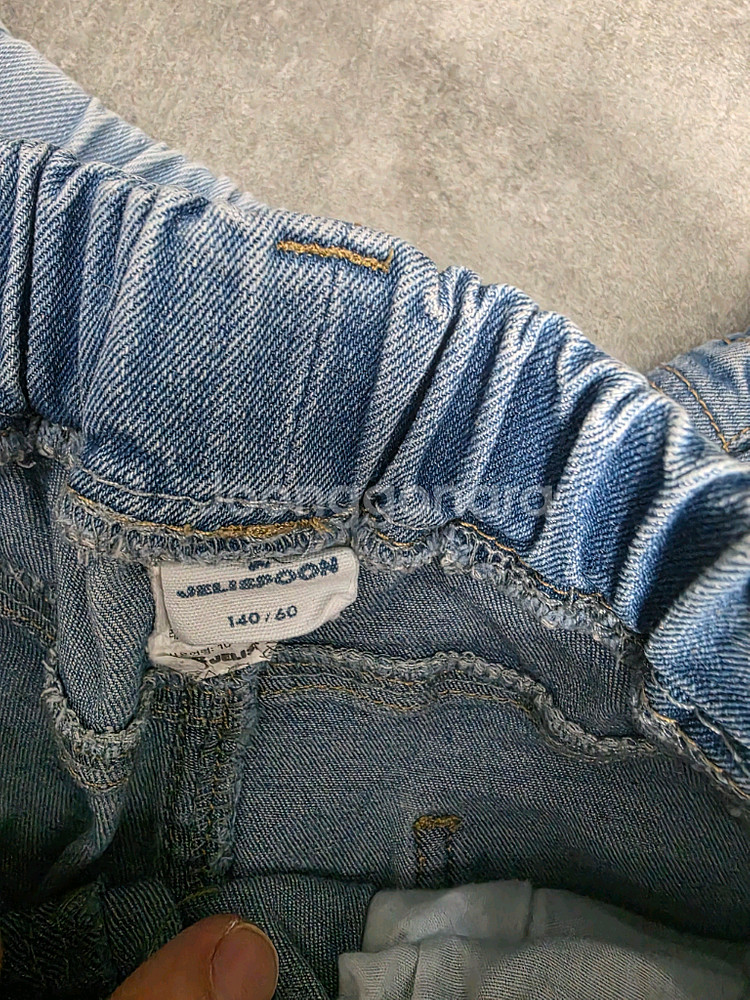 남아 140사이즈 옷 7벌 일괄 판매(아우터, 조끼, 청바지3, 티2)--7