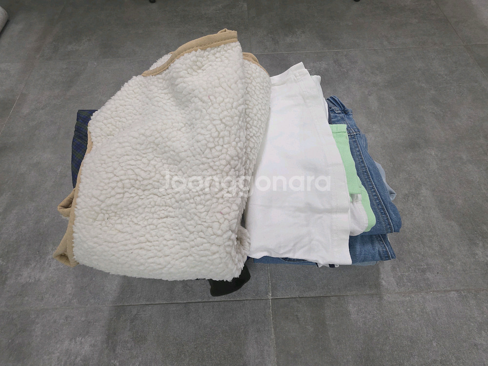 남아 140사이즈 옷 7벌 일괄 판매(아우터, 조끼, 청바지3, 티2)--9