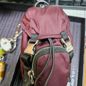 정품>프라다 리나일론 미니백 키링