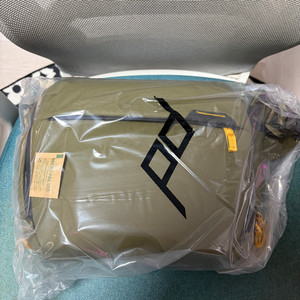 픽디자인 에브리데이 슬링백 6L 미개봉 판매