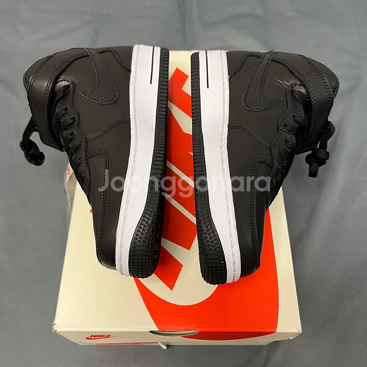 나이키 스투시 에어포스 미드 블랙 230 새제품 팝니다. DJ7840-001 스니커즈 운동화--2