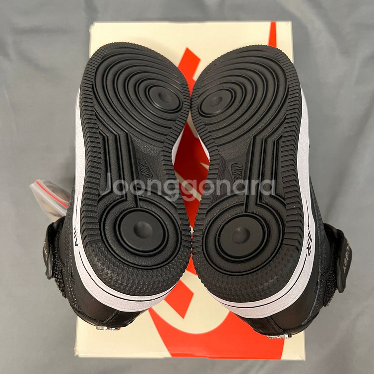 나이키 스투시 에어포스 미드 블랙 230 새제품 팝니다. DJ7840-001 스니커즈 운동화--5