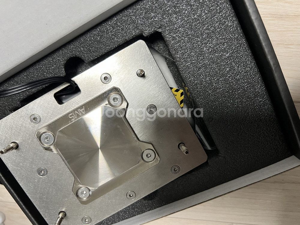 ekwb 벨로시티2 am5 cpu워터블럭 팝니다.--0