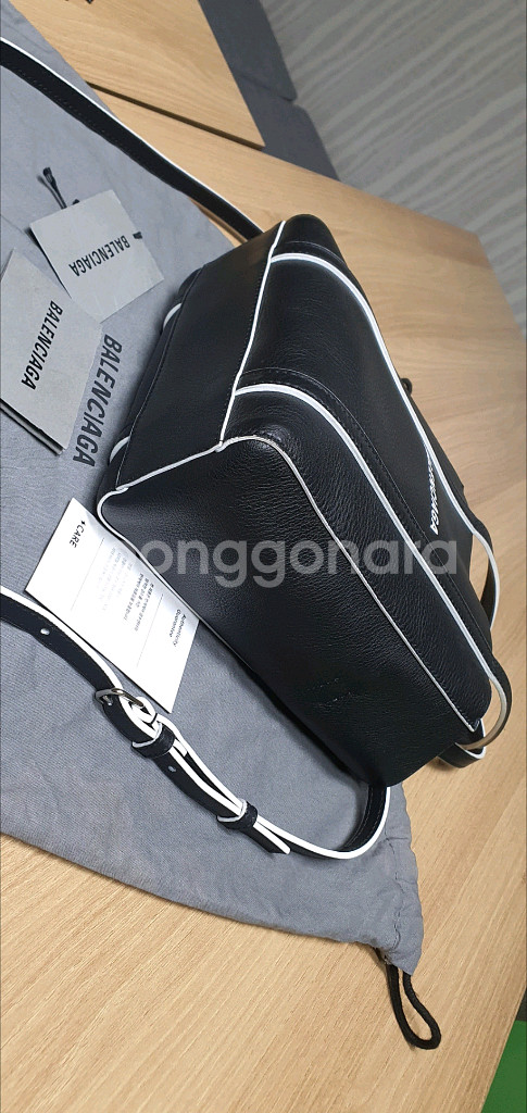 발렌시아가 에브리데이 크로스백 정품S급(감정서O)구찌프라다루이비통디올고야드샤넬셀린느보테가생로랑--7