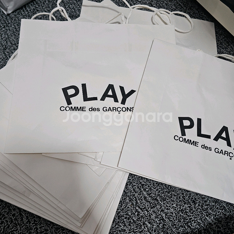 꼼데가르송 PLAY 쇼핑백 팝니다.--0