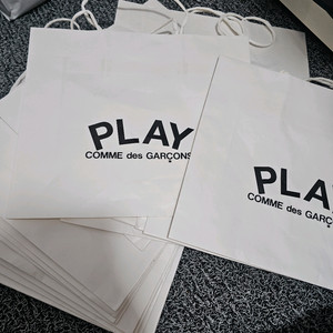 꼼데가르송 PLAY 쇼핑백 팝니다.