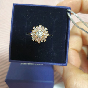 (네고)스와로브스키 정품 태양빛반지 판매(상태양호)