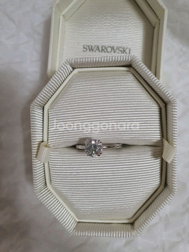 (네고)스와로브스키 정품 칵테일반지 판매(상태양호)--0