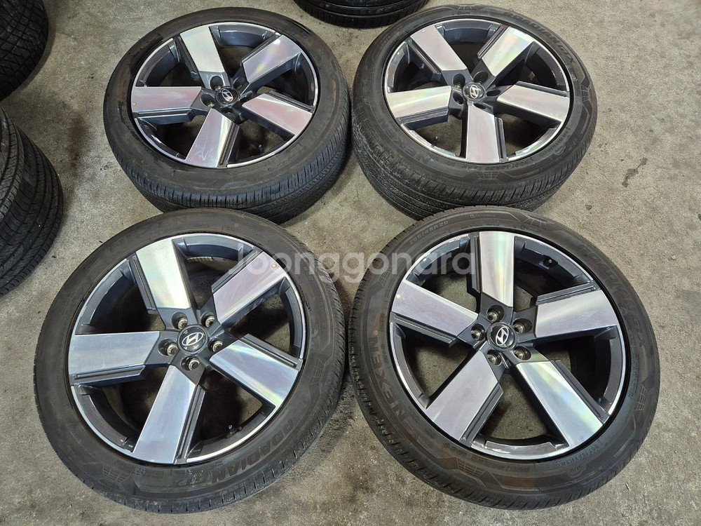 [중고휠] 20인치 싼타페MX5 중식도 순정휠타이어 한대분--0