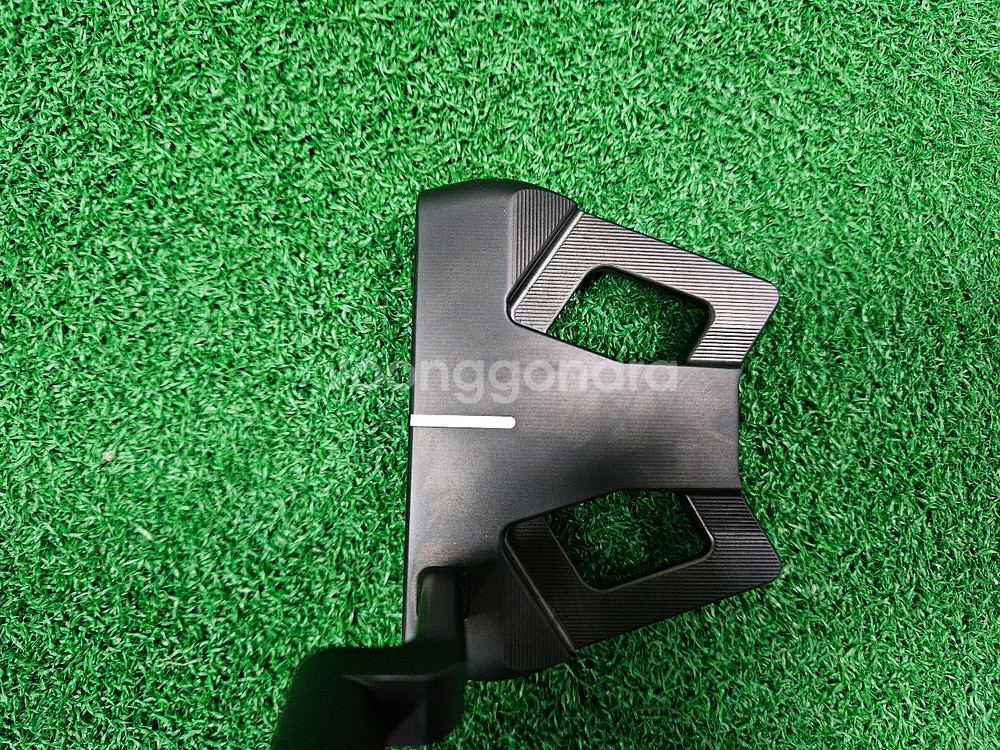 스카티카메론 팬텀 블랙 9.2R 34인치 퍼터 신품급 판매합니다--2