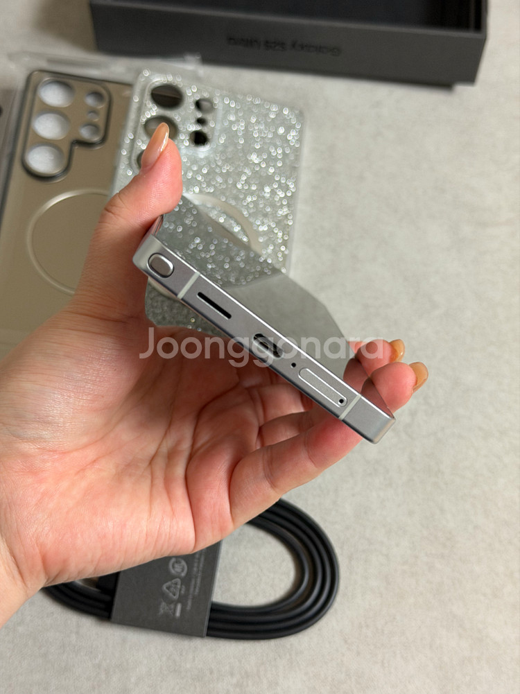 갤럭시 S25 울트라 256GB 화이트 자급제 공기계 (한달 사용)--2