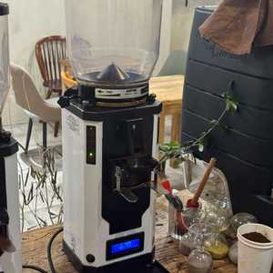 안핌 SP2 PLUS 와 스코디2 화이트 입니다.