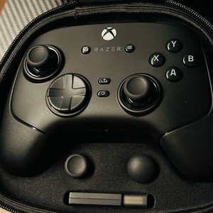 레이저 울버린 V3 PRO 무선 게임패드