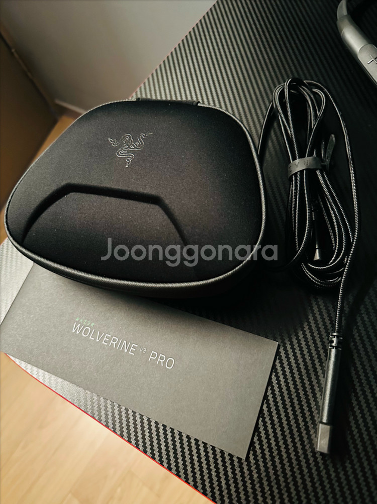 레이저 울버린 V3 PRO 무선 게임패드--1