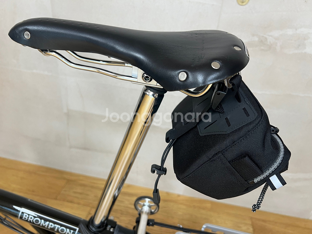 브롬톤 m6r 허브다이나모 2022년식 블랙 판매--7