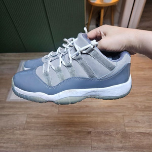 나이키 조던 11 레트로 그레이