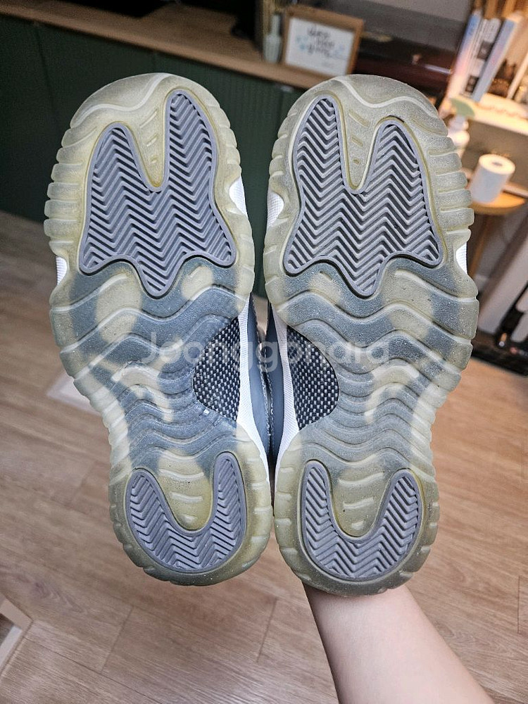 나이키 조던 11 레트로 그레이--3