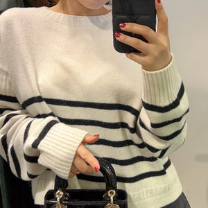 라두나 소프트 스트라이프 니트 (새상품)