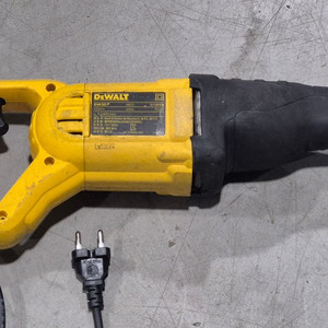 디월트 컷소 (DEWELT/ DW 303) 중고 팝니다