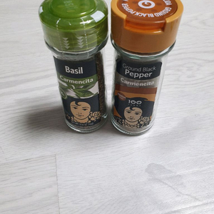 카르멘시타 2종 일괄. 흑후추 분말 허브 바질 스페인 천연 향신료 양념 요리 유리병