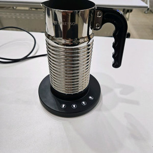 네스프레소 에어로치노4 팝니다