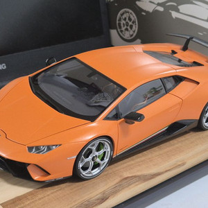 1:18 오토아트 우라칸퍼포만테 다이캐스트 팝니다.