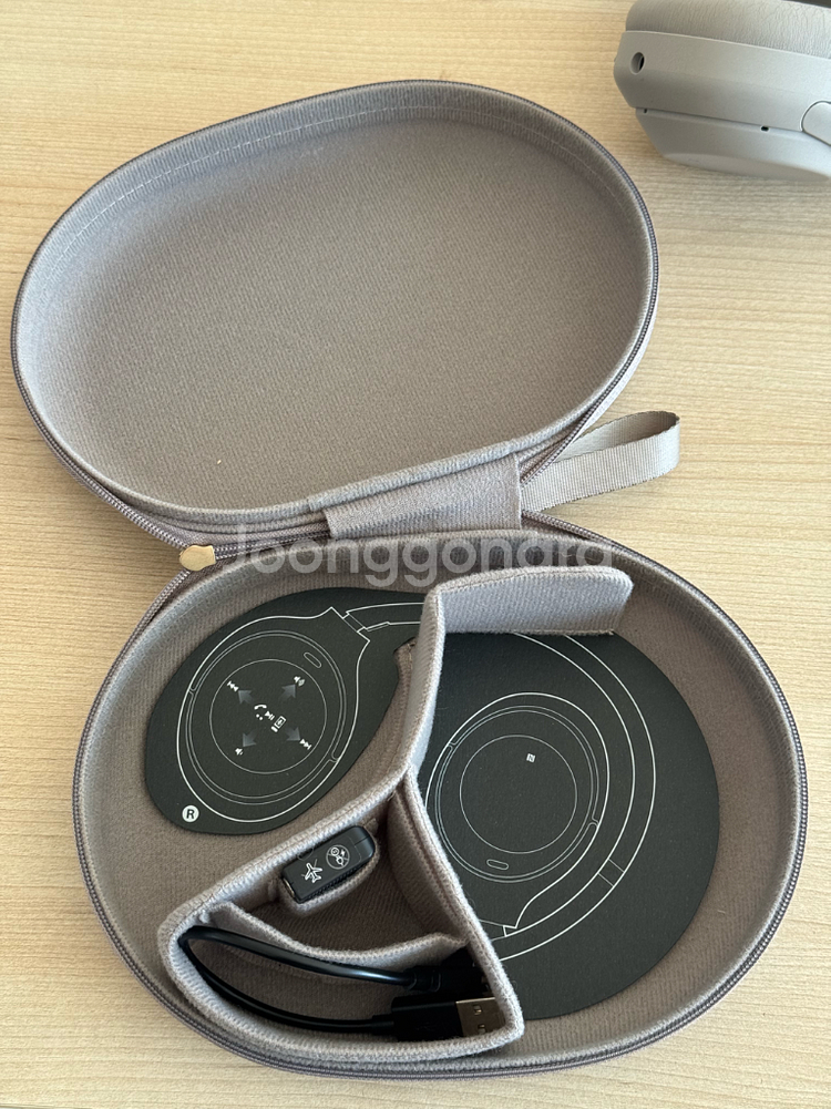 소니 WH-1000XM4 헤드폰 실버--3