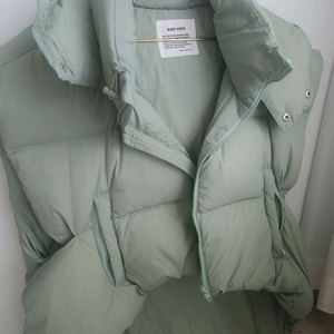 벨201/새상품) 오리털100 패딩조끼 모자탈부착