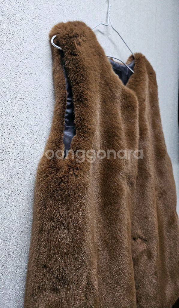 Merry.J 브라운 인조 퍼 조끼 M--1