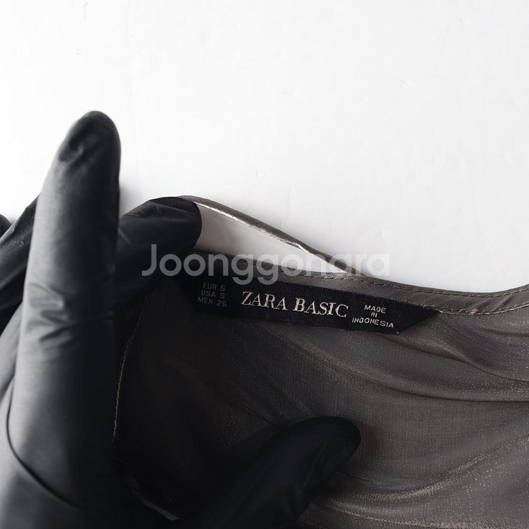 [S]자라 실버 샤인 브이넥 나시 블라우스--5