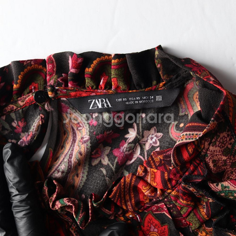 [XS]자라 블랙 레드 페이즐리 러플 긴팔 블라우스--4