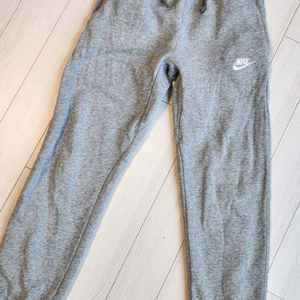 나이키 나이키 NSW 기모 팬츠 사이즈L (805494-063)오염 하자없이 깨끗해요^^세탁해뒀어요 기모 안감으로