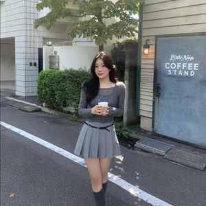 온드민 프릴 레이어드 차콜 티