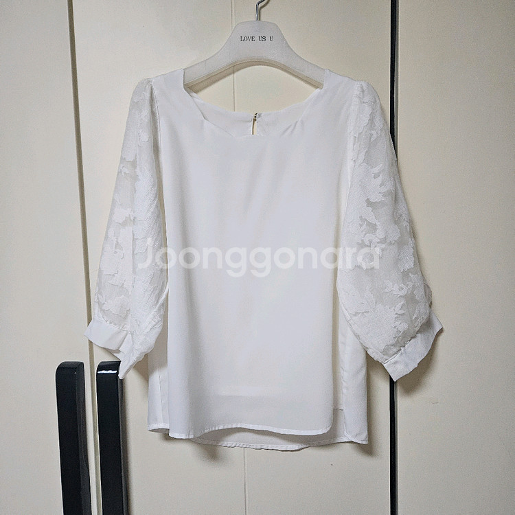 고퀄 오간자 퍼프 소매 물결넥 블라우스--0