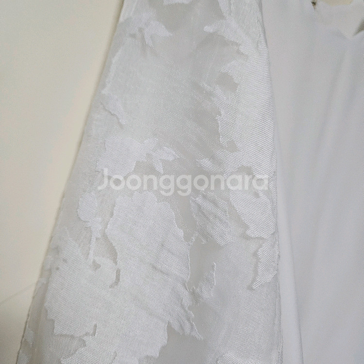 고퀄 오간자 퍼프 소매 물결넥 블라우스--4