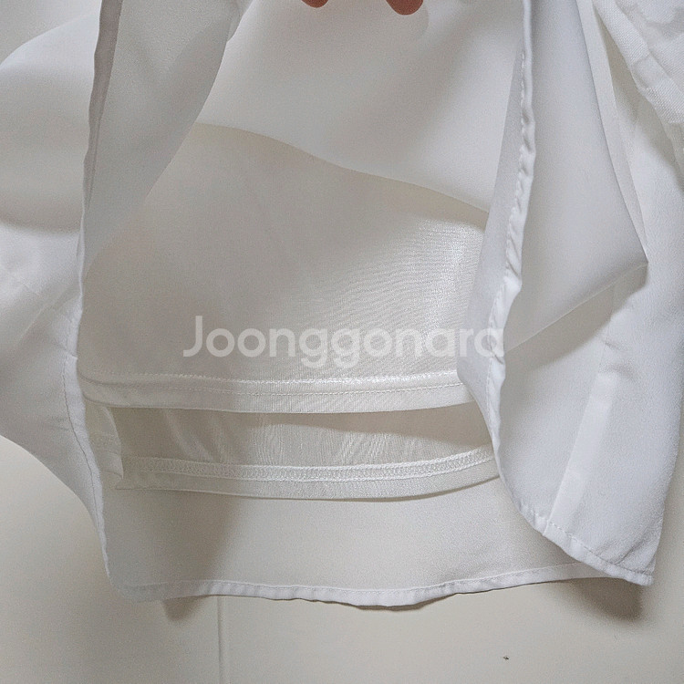 고퀄 오간자 퍼프 소매 물결넥 블라우스--6