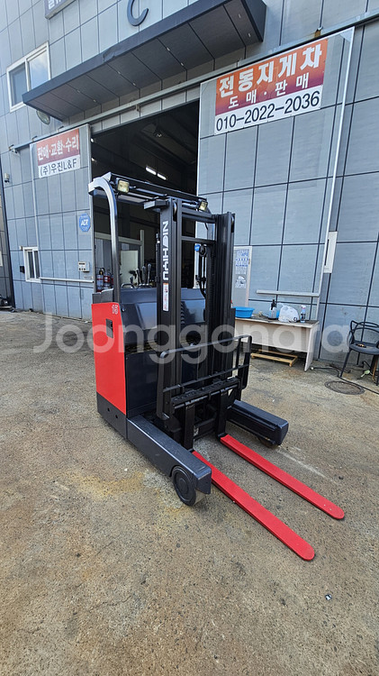 배터리2020년식 최신형 니찌유 입식1.5톤 전동지게차 3M 500만--3