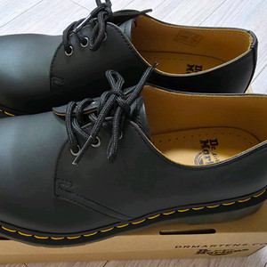 닥터마틴 1461 블랙 나파 팝니다
