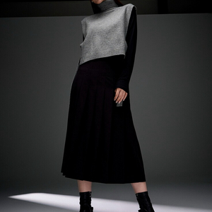 탑텐 플리츠 미디 스커트 블랙