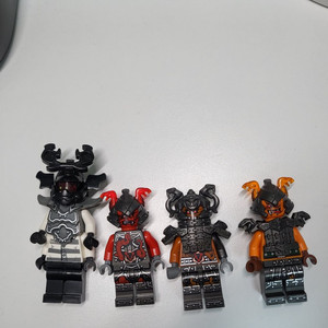 레고 닌자고 미니피규어 4개