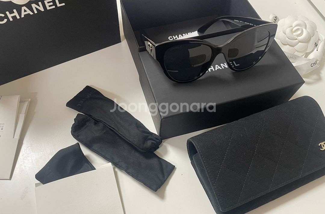 샤넬 하트 선글라스--1