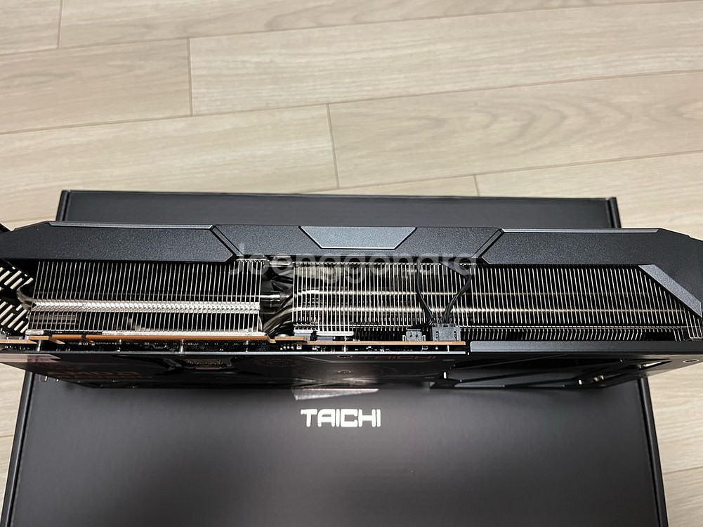 ASRock RX 9070 XT Taichi 그래픽카드--4