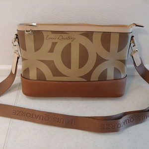 루이까또즈 로고 패턴 크로스백
